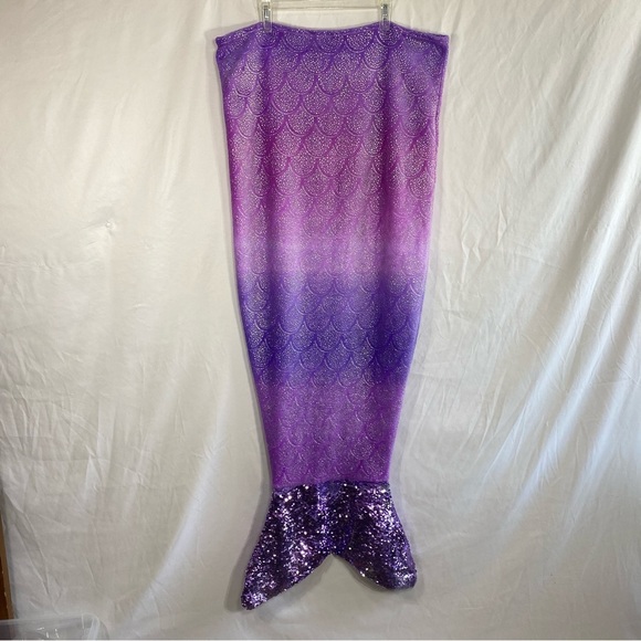 Jay Franco & Sons Plush & Playful Purple Mermaid Tail Sparkly Sequins Blanket - Picture 4 of 7